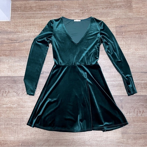 COPPER KEY Dark Emerald Green Velvet Fit & Flare Long Sleeve Dress Size Small - Picture 10 of 10